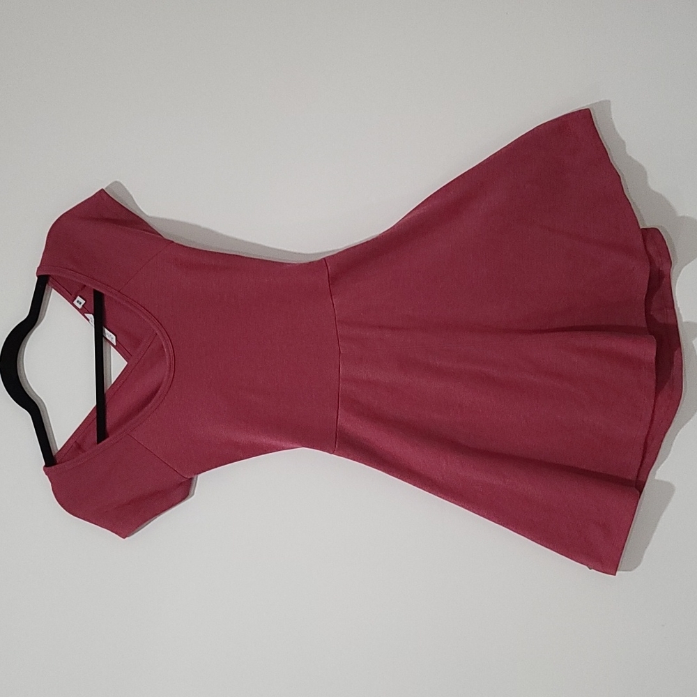 Pink dress with blue line with open back